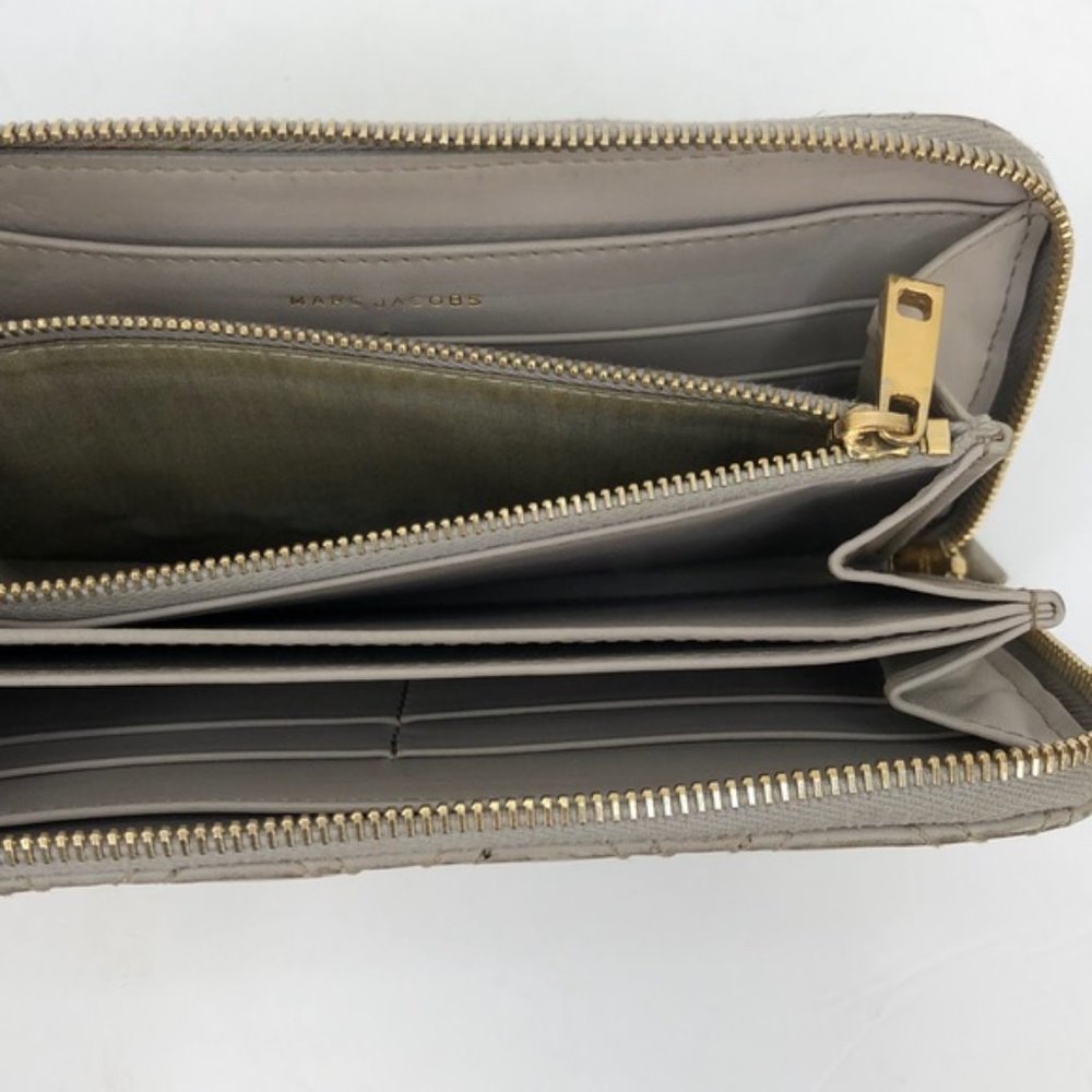 Marc Jacobs Gray Quilted Zip-Around Wallet - Picture 6 of 7